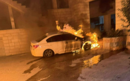 مستوطنون يحرقون مركبات بالضفة - أرشيف