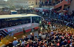 وصول الأسرى المحررين إلى مجمع ناصر الطبي في خانيونس