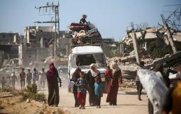 مواطنون في غزة وسط الدمار - تعبيرية