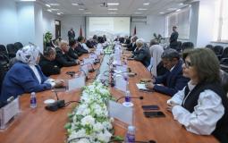 رئيس الوزراء يطلع على الخطط والجاهزية للعمل في قطاع غزة