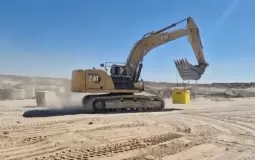 جرافات إسرائيلية تضع علامات صفراء على الارض في قطاع غزة