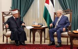 الرئيس عباس مع مفتي القدس والديار الفلسطينية