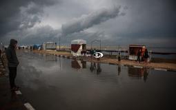 غرق الشواريع وخيام النازحين في قطاع غزة