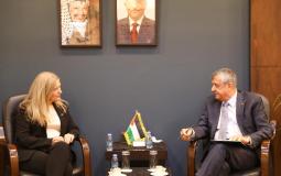 اجتماع وزير الأشغال مع القنصل البريطاني