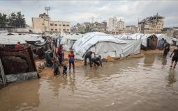 منخفض "بيرون" يغرق خيام النازحين في غزة ويهدد بكارثة إنسانية واسعة