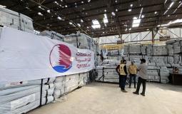قطر توزع الآلاف من خيام الإيواء على الأسر المتضررة في غزة