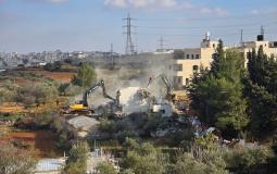 قوات الاحتلال تهدم منزلا في قرية قلنديا