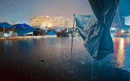 غرق خيام النازحين في غزة جراء الأمطار