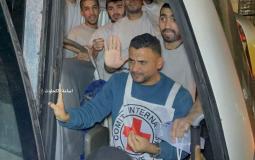 وصول 9 أسرى مُفرج عنهم إلى مستشفى شهداء الأقصى بقطاع غزة