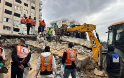 الدفاع المدني ينتشل 77 جثمانًا لشهداء من عائلة سالم غرب غزة