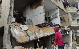 منزل من طابقين لعائلة كشكو انهار في حي الزيتون بمدينة غزة.