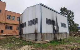 مستوطنون يحرقون غرفة صفية ويخطون شعارات عنصرية في مدرسة جالود