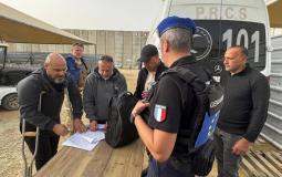 إجلاء 7 مرضى و14 مرافقًا عبر معبر رفح الخميس