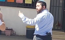 عضو الكنيست  تسيفي تسوكوت يقتحم مدرسة تعليمية جنوب نابلس