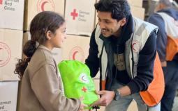 توزيع طرود نظافة ومستلزمات إيواء لنازحين بقطاع غزة