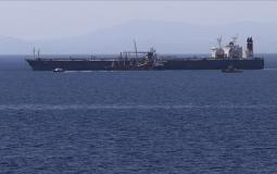 استهداف ناقلة نفط قبالة عُمان وإجلاء طاقمها