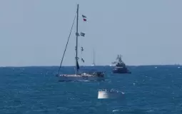 سفن تابعة للبحرية الإسرائيلية ترافق سفينة من أسطول الصمود العالمي