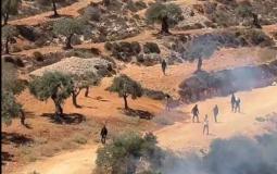 مستوطنون يحاصرون شبانا في قصرة جنوب نابلس واندلاع مواجهات