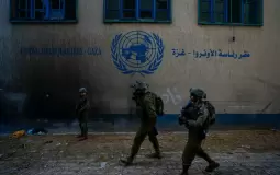 الجيش الإسرائيلي أمام مقر الأونروا في غزة خلال الاجتياح البري