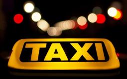 الوزير رمزي مشرفية يصل مجلس الوزراء بسيارة تاكسي