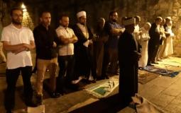 المواطنون أقاموا صلاتي المغرب والعشاء في محيط باب الأسباط في محيط المسجد الأقصى
