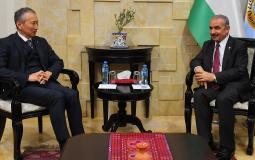 محمد اشتية يستقبل السفير الياباني في فلسطين