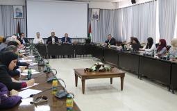 التربية وبيرزيت تبحثان تعزيز تطبيق لبنات التعلم في المدارس