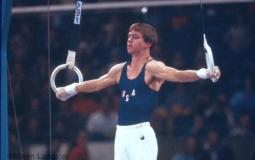 تفاصيل وفاة كورت توماس أول أميركي يتوج بطلا للعالم