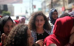 نساء غزة يتجولن بالزي التراثي في شوارع المدينة