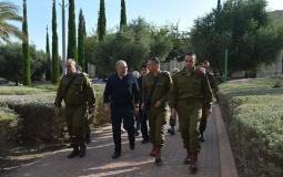ليبرمان يزور الجنود في غلاف غزة