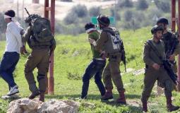 جنود الاحتلال يعتقلون شبان فلسطينيون