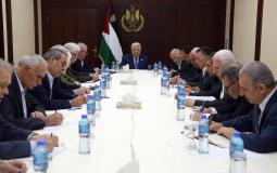 الرئيس عباس خلال ترؤسه اجتماع مركزية فتح