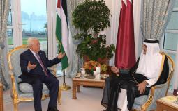 الرئيس محمود عباس أثناء لقائه أمير قطر تميم بن حمد