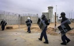 قوات الاحتلال تقتحم السجون-أرشيف