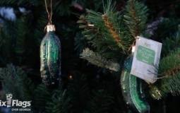 زيّن شجرة الميلاد بالمخلل فدخل سجل غينيس