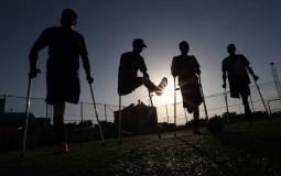 مبتورو الأطراف في غزة يلعبون كرة القدم