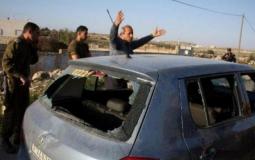 مستوطنون يرشقون مركبات المواطنين بالحجارة