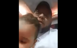 مشهد من فيديو الرجل الذي عنف ابنته في السعودية