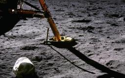 أول صورة على سطح القمر