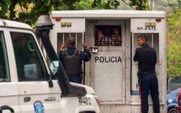  اعتقالات في صفوف الشرطة الفنزويلية بعد كارثة السجن الدامية