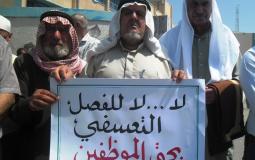 وقفة احتجاجية لفصل معلم بخان يونس