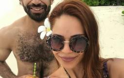 اللاعب المصري محمد صلاح في سيلفي مع إحدى معجباته