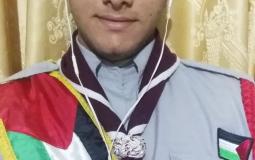 طالب من غزة يمثل فلسطين في المخيم الكشفي العربي
