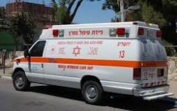 الطواقم الطبية تسعف رجل تعرض للغرق على شاطئ تل أبيب