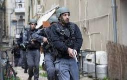 إصابة موظفين اثنين بجروح خلال اقتحام الاحتلال لمقر محافظة القدس