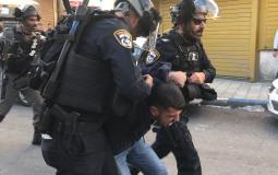 جنود الاحتلال يعتقلون فلسطينيا في القدس