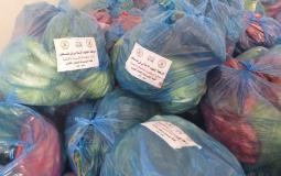 الجهاد توزع طرودا غذائية على أسر مستورة وسط قطاع غزة