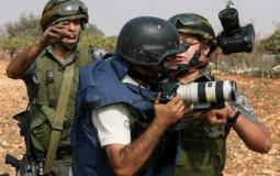 اعتداء قوات الاحتلال على الصحفيين الفلسطينيين-أرشيف 