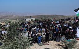 فلسطينيون يؤدون الصلاة في بلدة قصرة