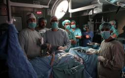 أطباء يجرون عمليات جراحية  - ارشيفية